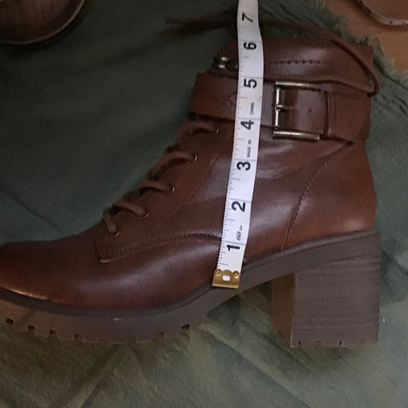 New Frye & Co. Axle Lace Up Booties - Picture 7 of 9